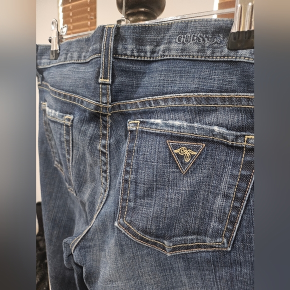 Guess Jeans - Picture 3 of 10